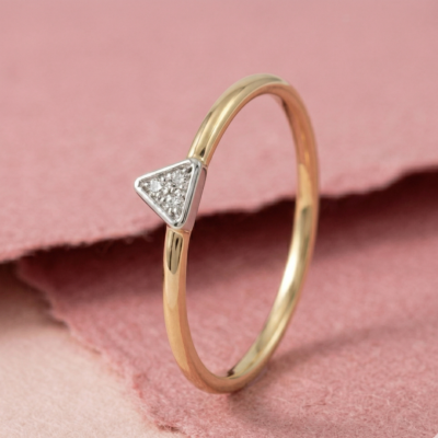 The Neeva Triangle Diamond Ring