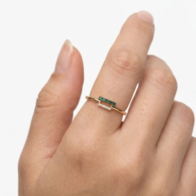 Am Green Gemstone Diamond Ring