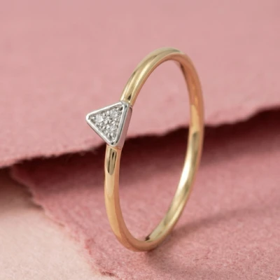 The Neeva Triangle Diamond Ring