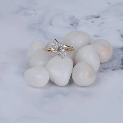 Twin triangle diamond ring
