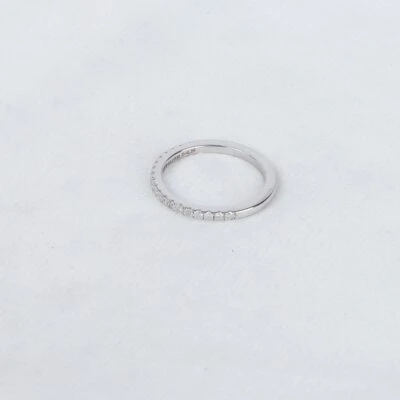 Classic diamond ring