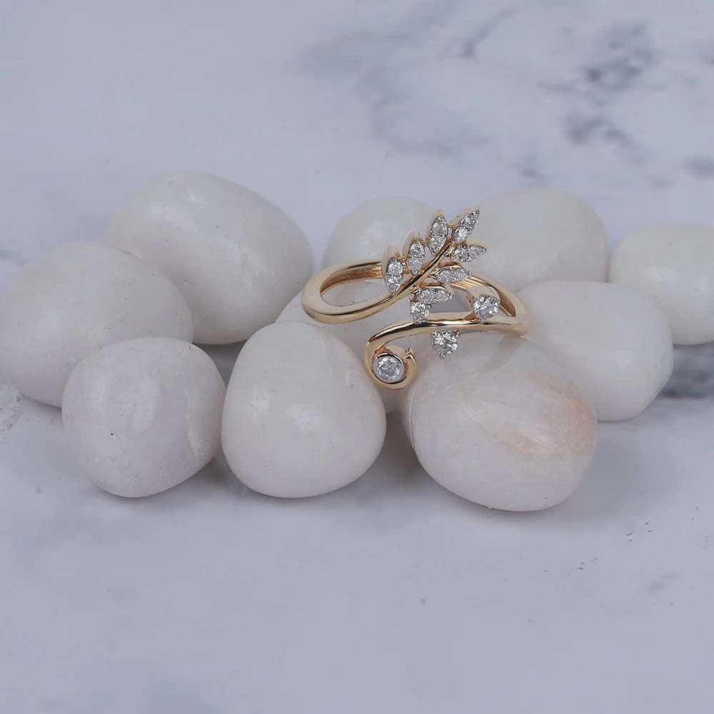 Tiara diamond ring