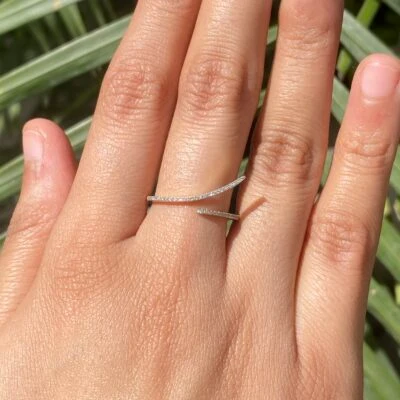 Curvy Line Diamond Ring